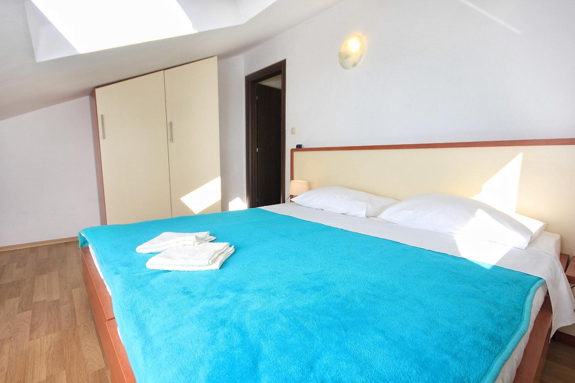 Apartments By The Sea Vlasici, Pag - 9324 Bilik gambar